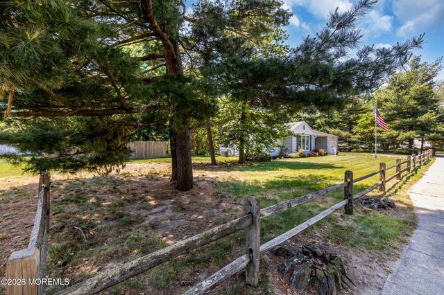 15 Chestnut Street, Port Monmouth, NJ 07758