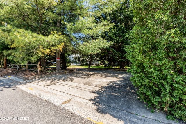 15 Chestnut Street, Port Monmouth, NJ 07758