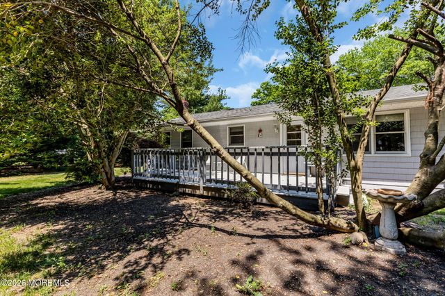 15 Chestnut Street, Port Monmouth, NJ 07758