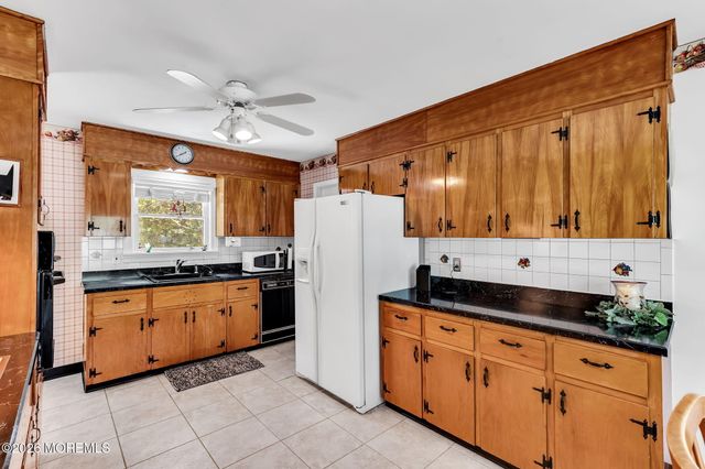 15 Chestnut Street, Port Monmouth, NJ 07758