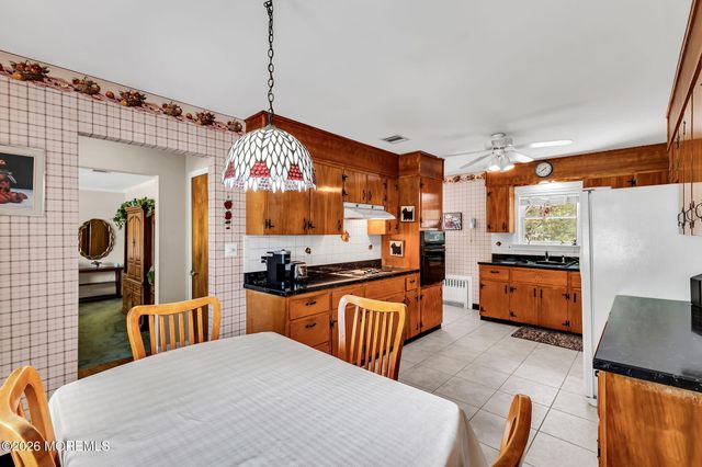 15 Chestnut Street, Port Monmouth, NJ 07758
