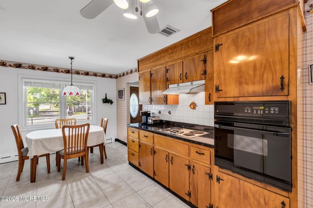 15 Chestnut Street, Port Monmouth, NJ 07758