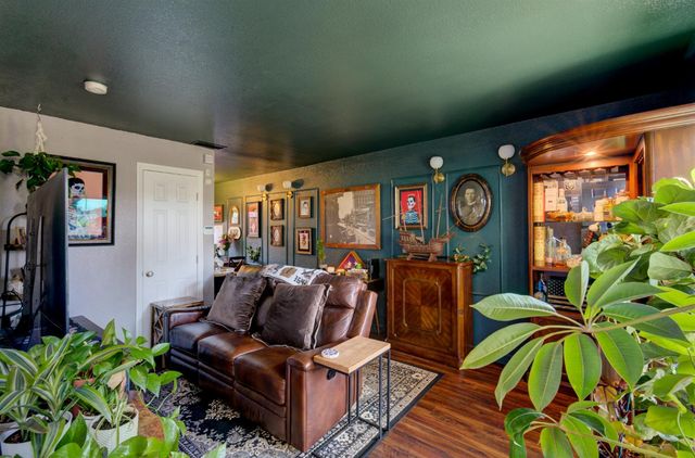 402 N Poplar Avenue, Fresno, CA 93701