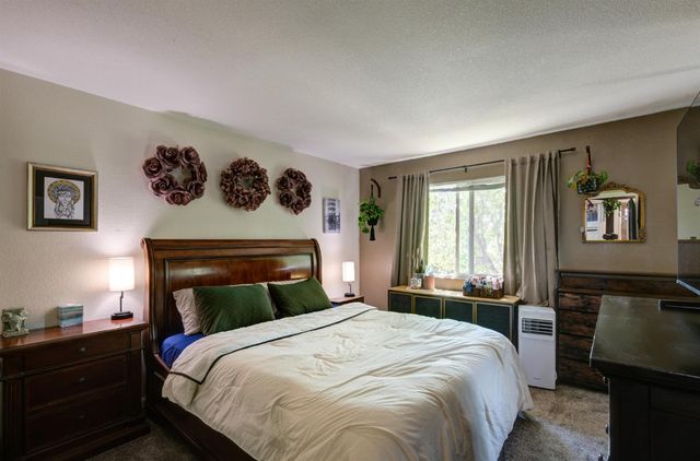 402 N Poplar Avenue, Fresno, CA 93701