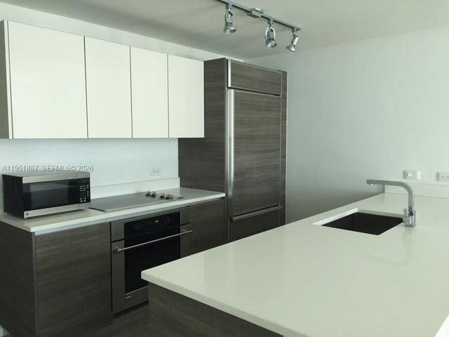 1100 S Miami Ave 2111, Miami, FL 33130