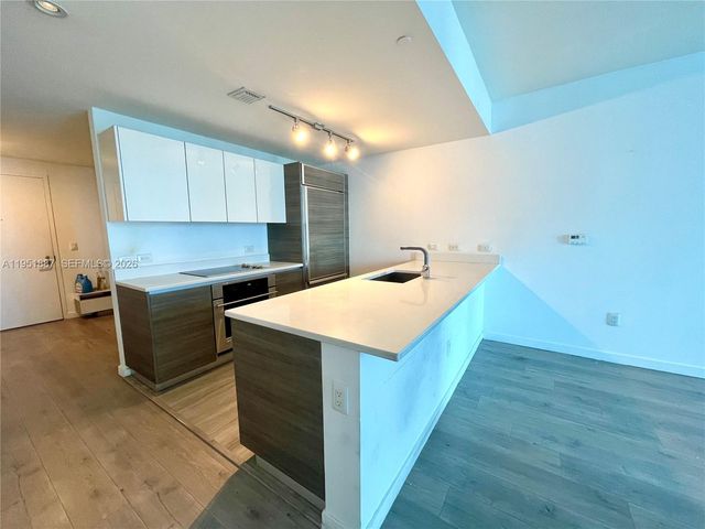 1100 S Miami Ave 2111, Miami, FL 33130