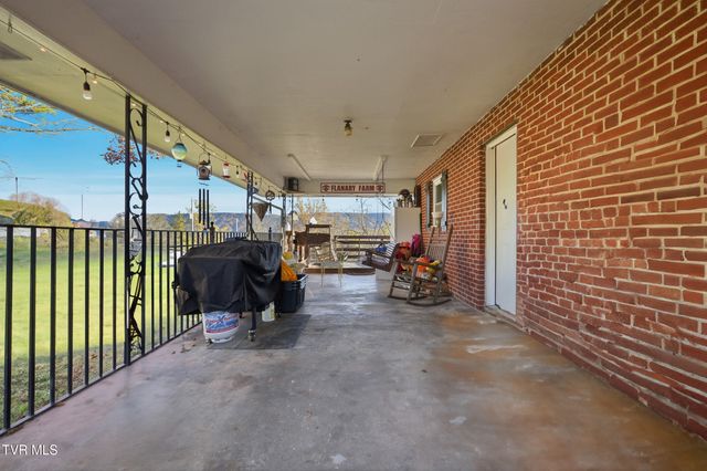 432 Dogwood Street, Mount Carmel, TN 37645