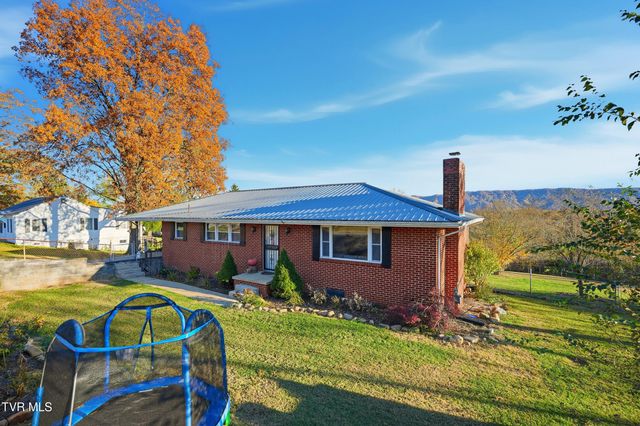 432 Dogwood Street, Mount Carmel, TN 37645
