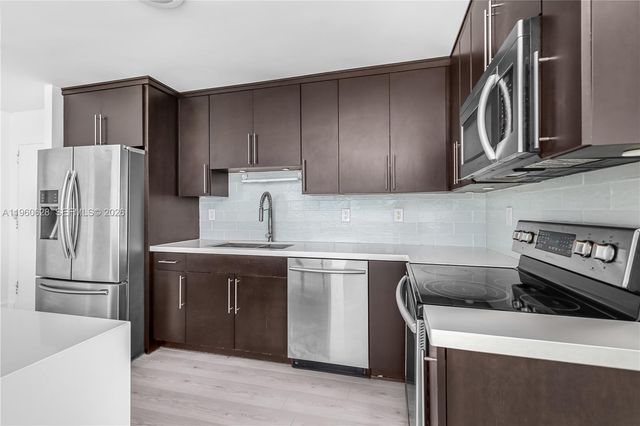 7135 Collins Ave 1025, Miami Beach, FL 33141