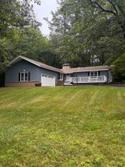 14 Floyd Road, Derry, NH 03038