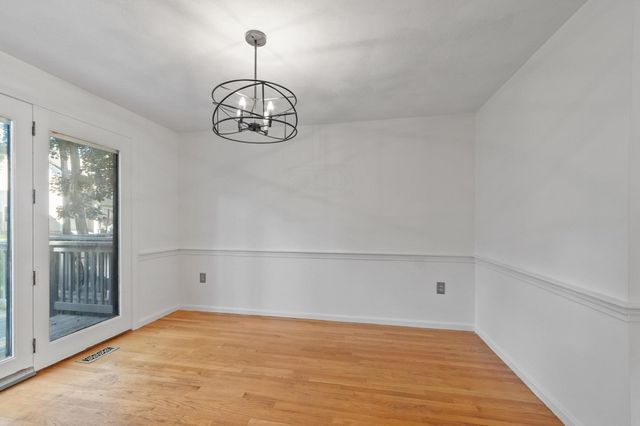 152 Wellman Ave. 152, Chelmsford, MA 01863