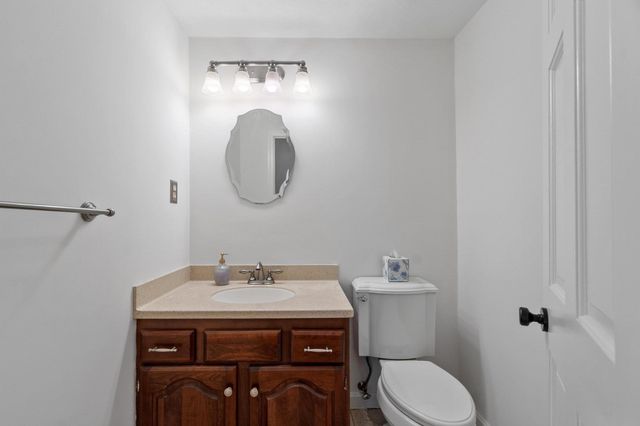 152 Wellman Ave. 152, Chelmsford, MA 01863