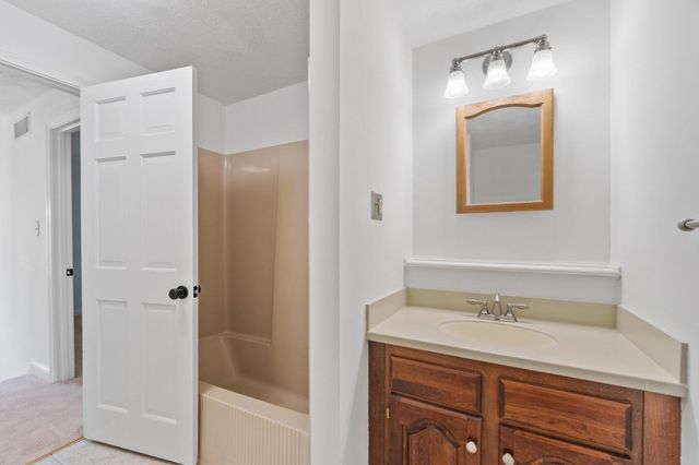 152 Wellman Ave. 152, Chelmsford, MA 01863