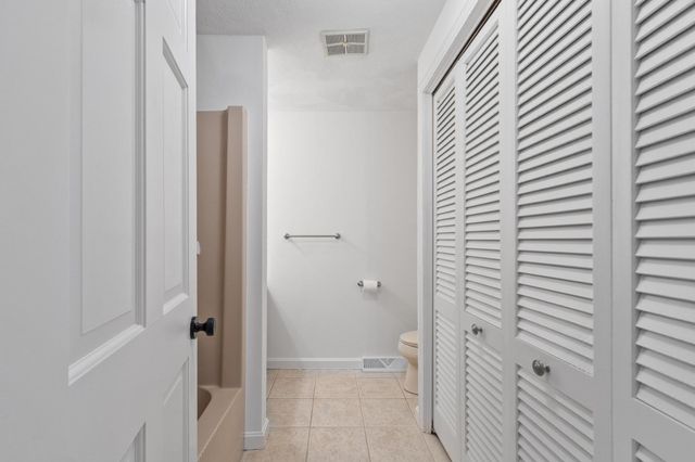 152 Wellman Ave. 152, Chelmsford, MA 01863