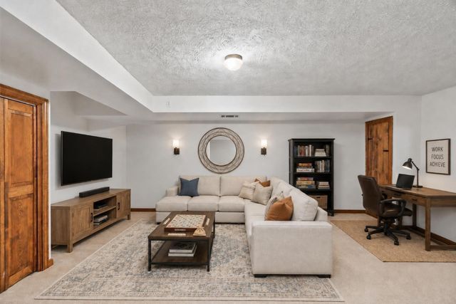 152 Wellman Ave. 152, Chelmsford, MA 01863