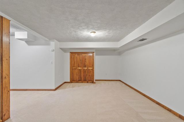 152 Wellman Ave. 152, Chelmsford, MA 01863
