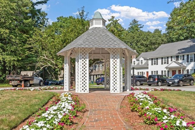 152 Wellman Ave. 152, Chelmsford, MA 01863