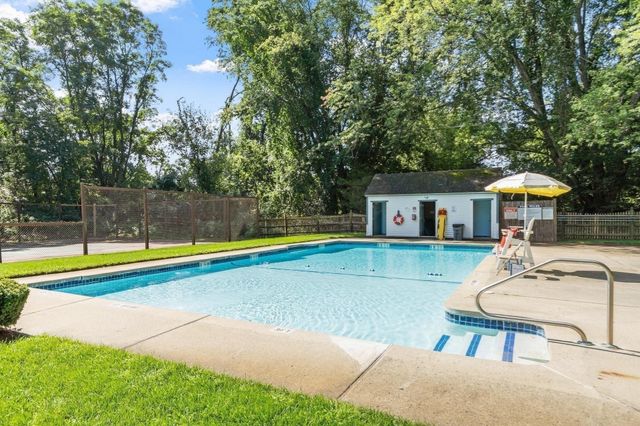 152 Wellman Ave. 152, Chelmsford, MA 01863