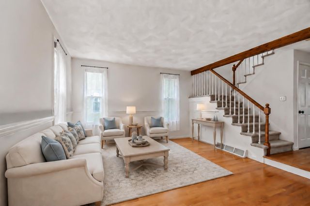 152 Wellman Ave. 152, Chelmsford, MA 01863