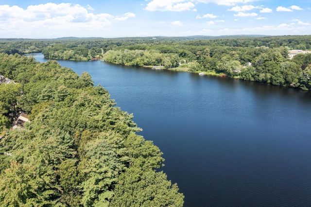 152 Wellman Ave. 152, Chelmsford, MA 01863