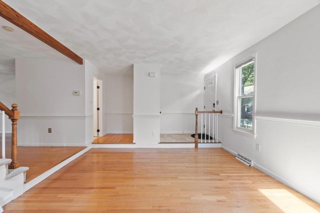 152 Wellman Ave. 152, Chelmsford, MA 01863