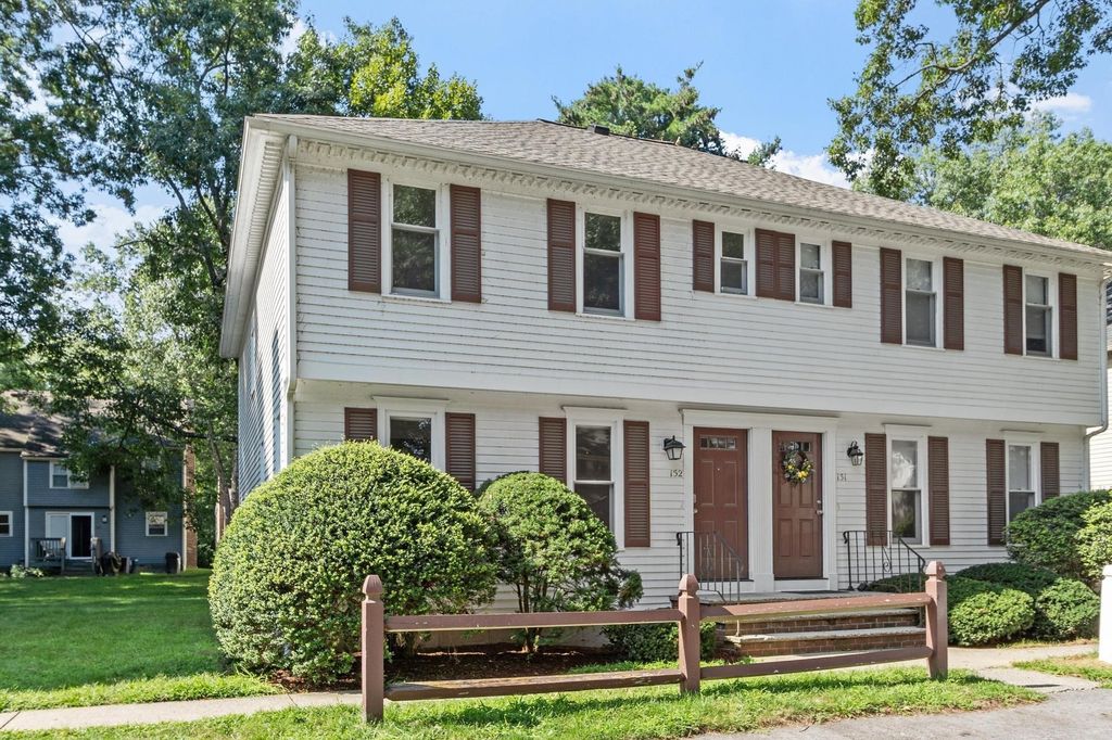 152 Wellman Ave. 152, Chelmsford, MA 01863