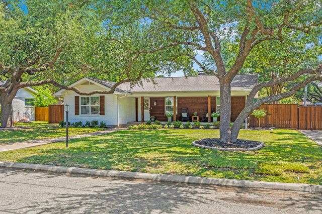 404 Paula, Mckinney, TX 75069