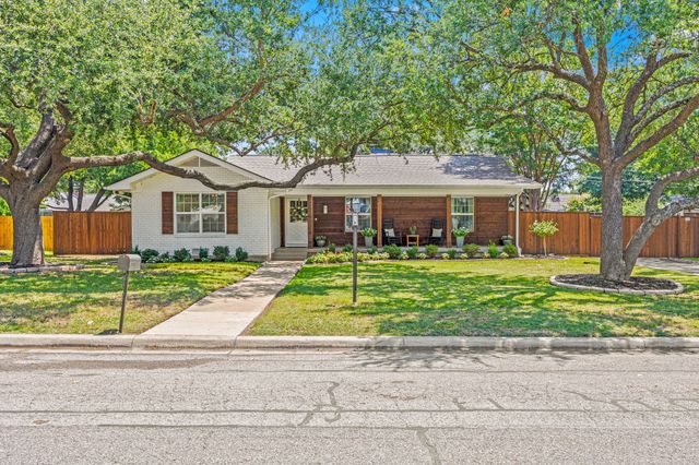 404 Paula, Mckinney, TX 75069