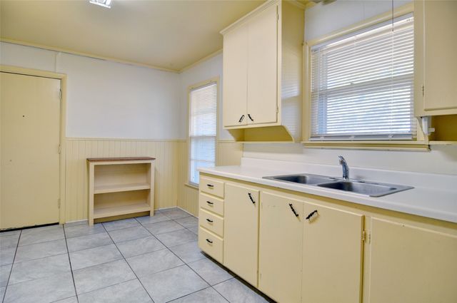 3367 Binyon Avenue, Fort Worth, TX 76133