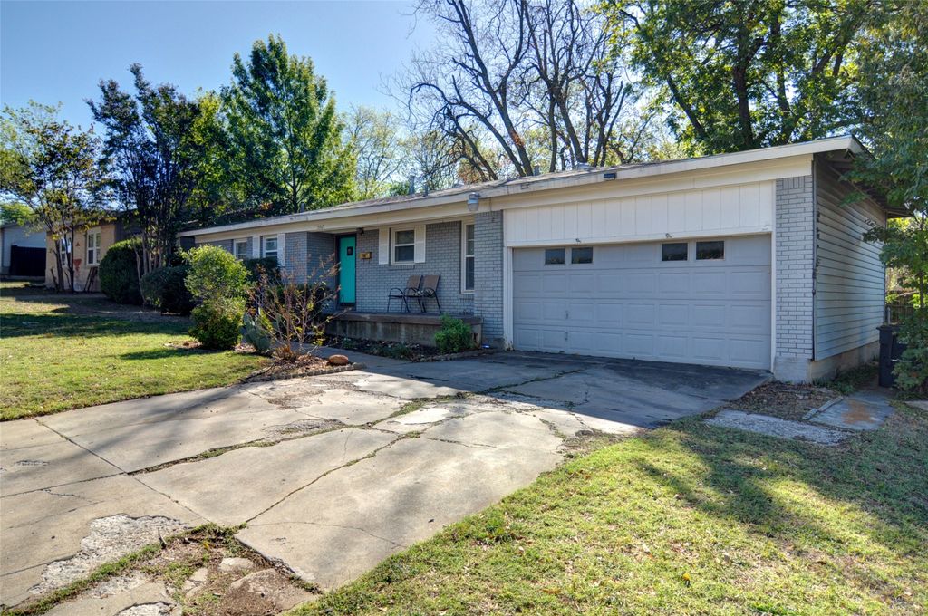 3367 Binyon Avenue, Fort Worth, TX 76133