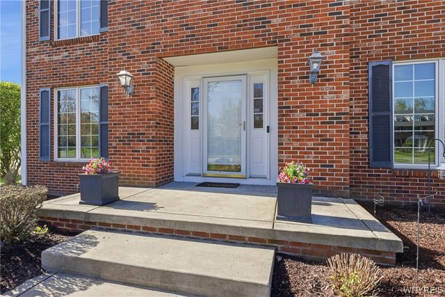 8265 Lisa Lane, Clarence, NY 14051