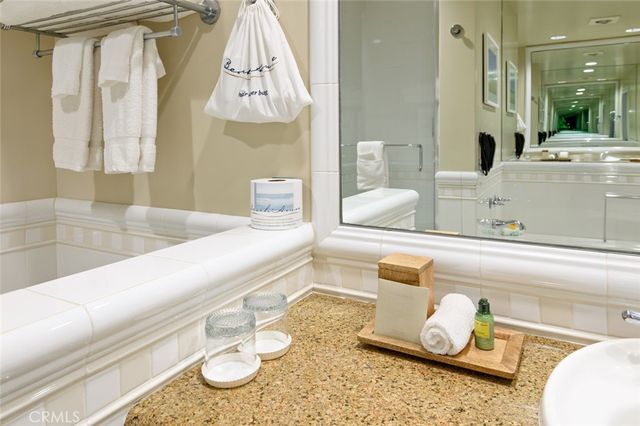1300 The Strand 201, Hermosa Beach, CA 90254