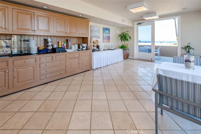 1300 The Strand 201, Hermosa Beach, CA 90254