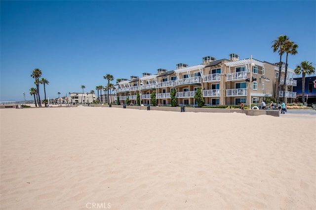 1300 The Strand 201, Hermosa Beach, CA 90254