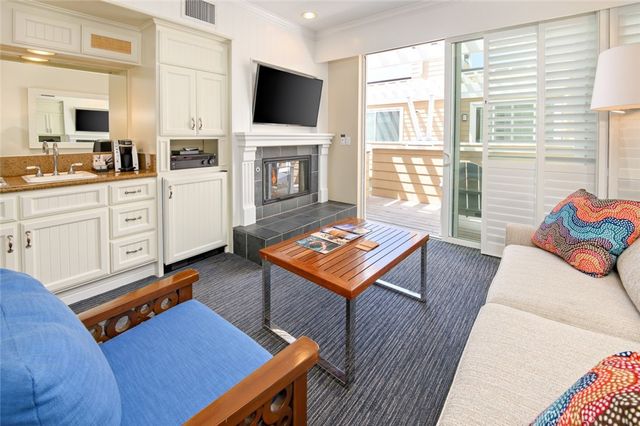 1300 The Strand 201, Hermosa Beach, CA 90254