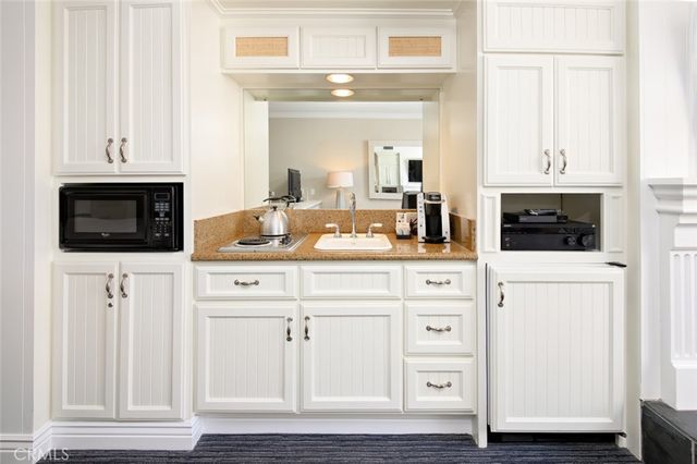 1300 The Strand 201, Hermosa Beach, CA 90254