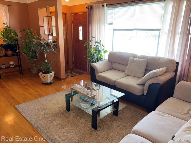 8318 Stanley Drive, Warren, MI 48093