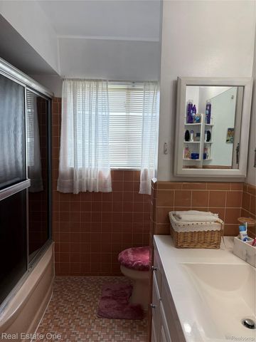 8318 Stanley Drive, Warren, MI 48093