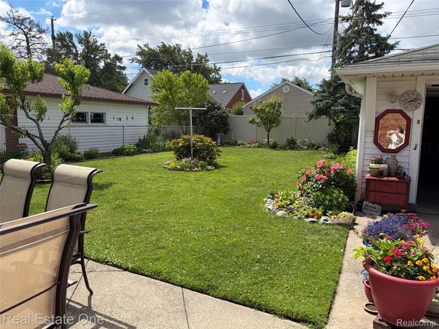 8318 Stanley Drive, Warren, MI 48093