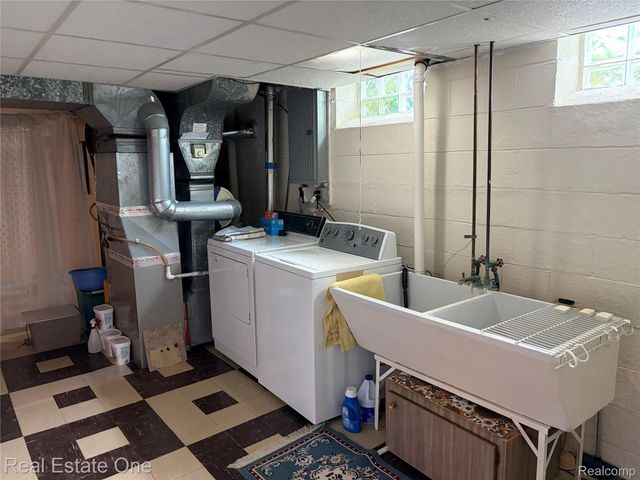 8318 Stanley Drive, Warren, MI 48093