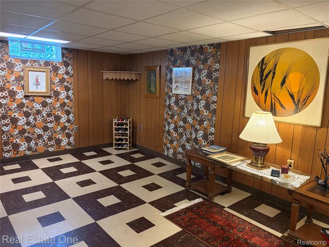 8318 Stanley Drive, Warren, MI 48093