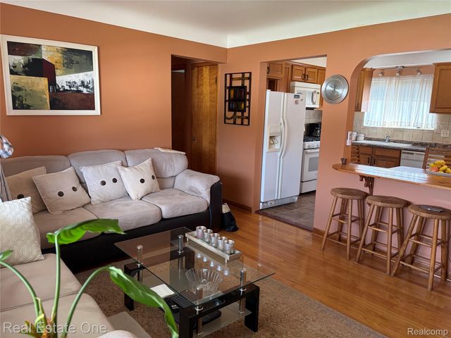8318 Stanley Drive, Warren, MI 48093