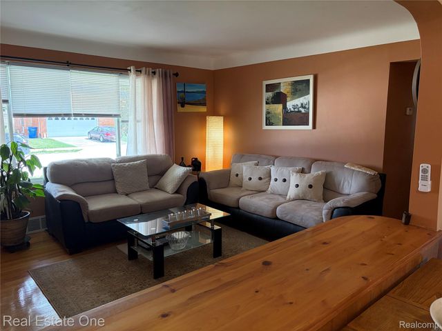 8318 Stanley Drive, Warren, MI 48093
