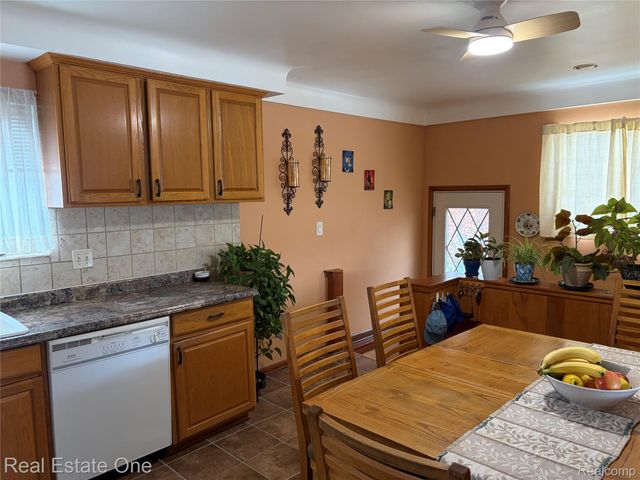8318 Stanley Drive, Warren, MI 48093