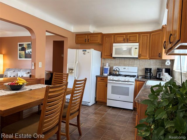 8318 Stanley Drive, Warren, MI 48093