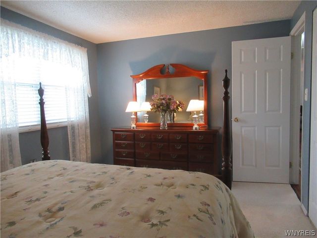 73 Foxcroft Drive, Hamburg, NY 14075
