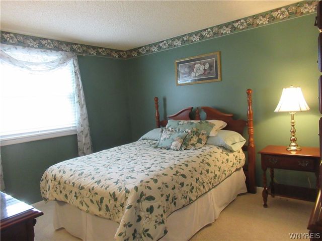 73 Foxcroft Drive, Hamburg, NY 14075
