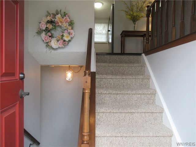 73 Foxcroft Drive, Hamburg, NY 14075