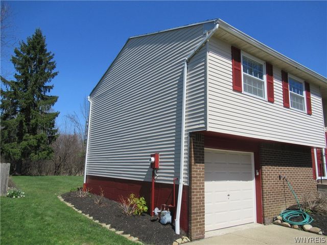 73 Foxcroft Drive, Hamburg, NY 14075