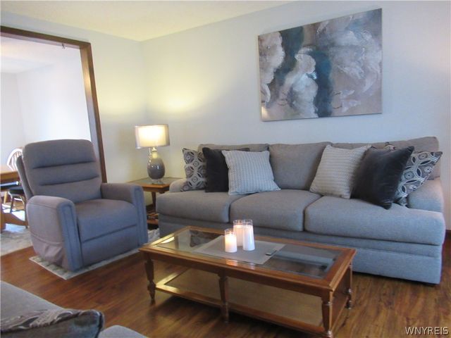 73 Foxcroft Drive, Hamburg, NY 14075